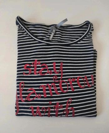 5 € Tee-shirt manches longues à rayures 8 ans