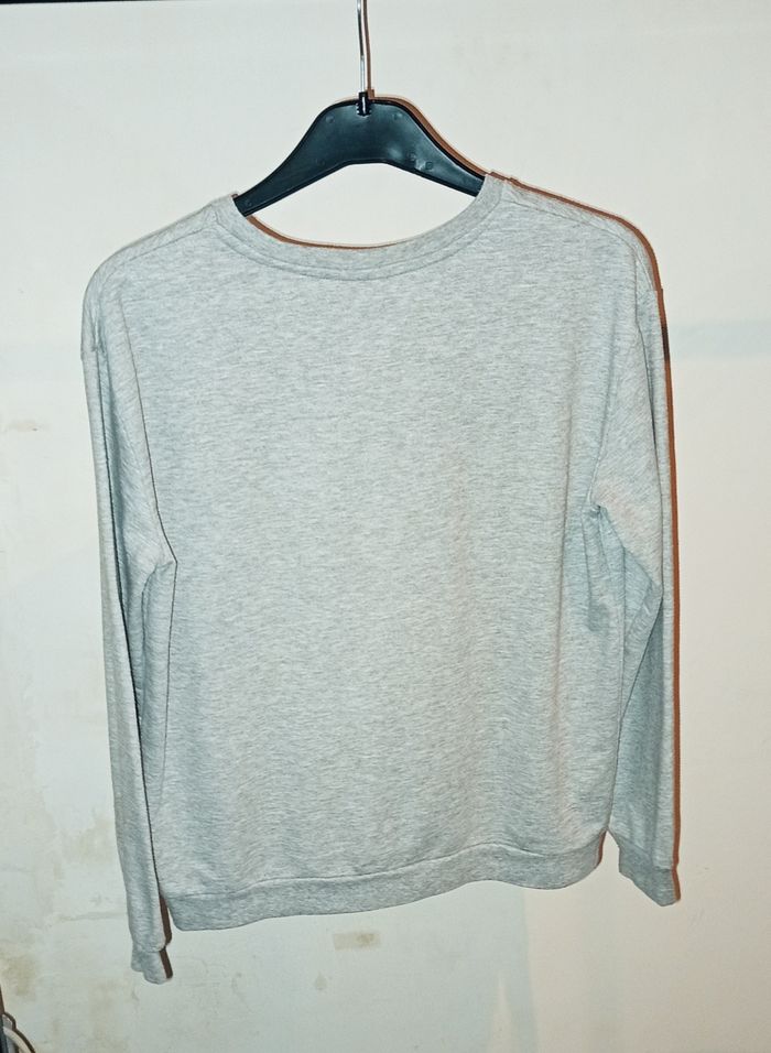 Pull Disney "Merry Christmas" taille M - photo numéro 2