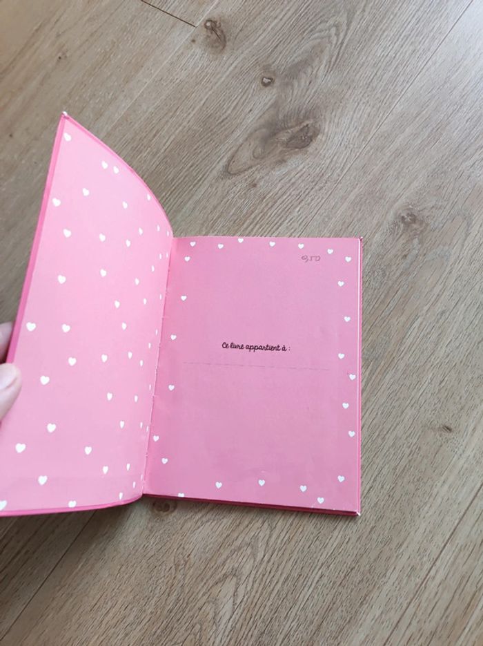 Je commence à lire - Martine garde son petit frère, fait du théâtre, apprends à nager - photo numéro 20