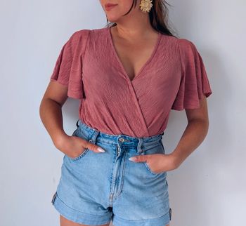Body blouse décolleté croisé vieux rose manches courtes volantées chic tendance New look  Taille 38