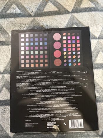 Gloss makeup book