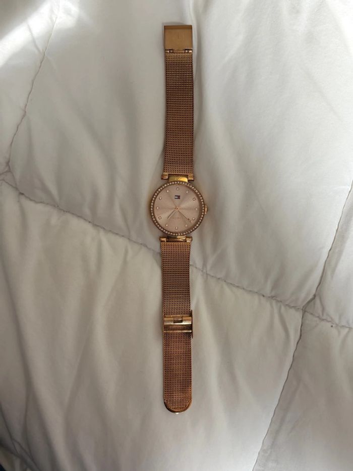 Montre femme Tommy Hilfilger acier rose - bon état + boîte - photo numéro 4