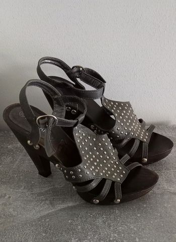 Sandales Vintage talons compensés p39