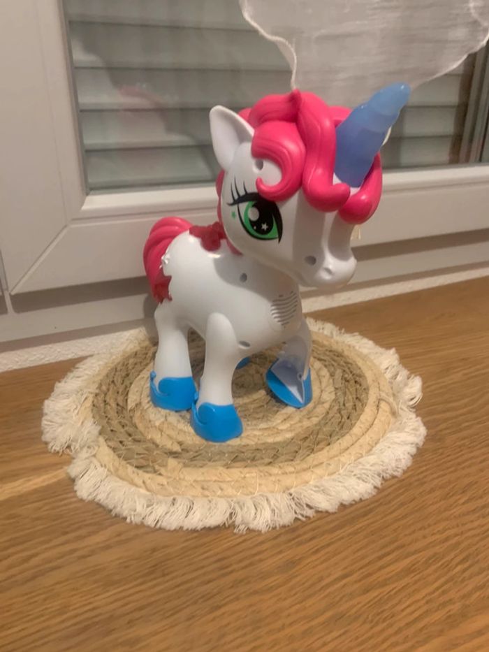 Licorne qui fait du bruit