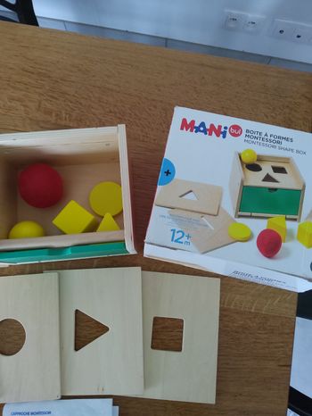Boîte à formes Montessori en bois