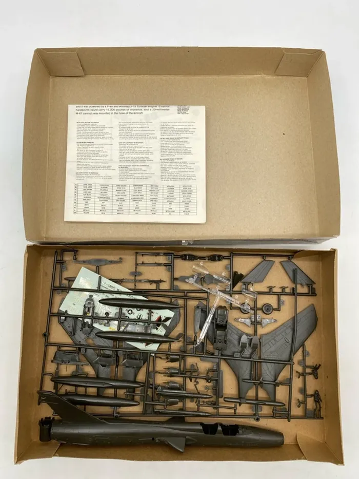 Maquette Monogram F-105G wild weasel - photo numéro 2