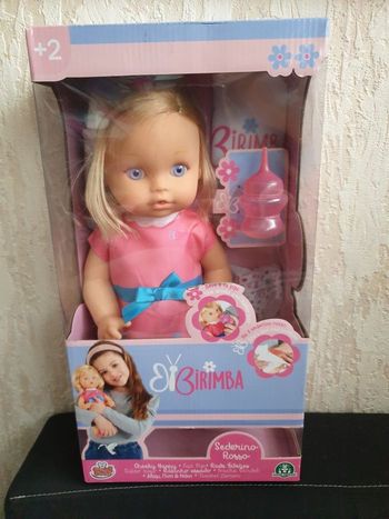 POUPEE BIRIMBA QUI BOIT SON BIBERON FAIT PIPI ET A LES FESSES  ROUGES TANT  QU'ELLES NE SONT PAS NETTOYEES NEUF