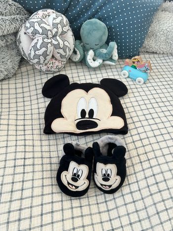 Bonnet et chaussons Mickey