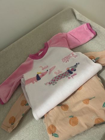 Pyjama attaché par derrière