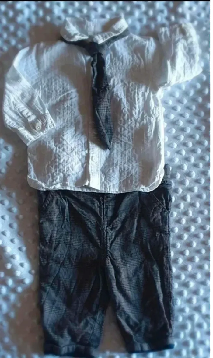 Ensemble chemise et pantalon avec cravates et bretelles