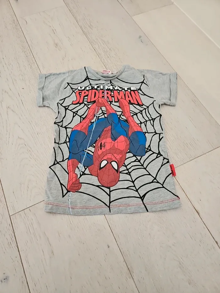 Tee-shirt Spidermam taille 4/5 ans - photo numéro 2