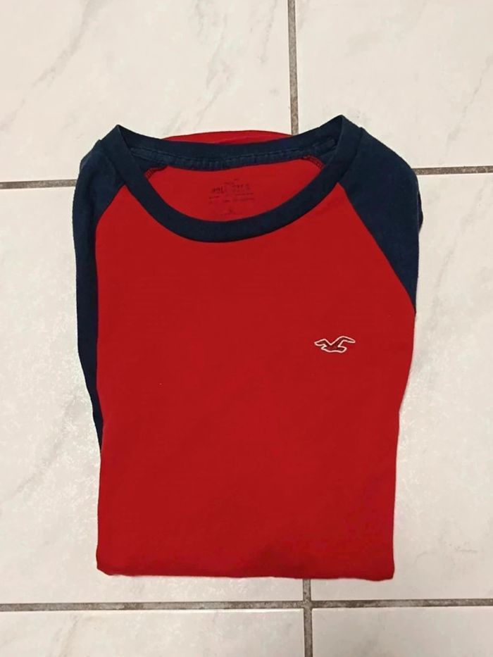 🟥 T-shirt Hollister rouge et bleu marine 🟦 - photo numéro 11