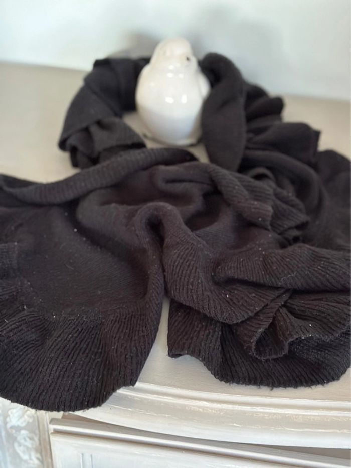 Magnifique écharpe noire de la marque Tissaia - photo numéro 2