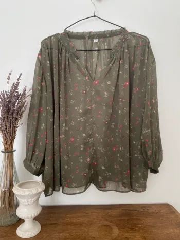 Blouse fleurie kaki uniqlo