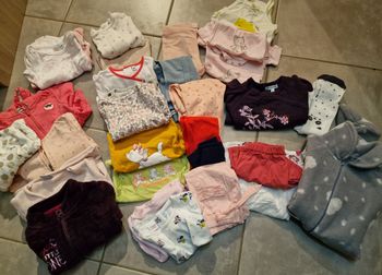 Lot de vêtements fille taille 6 mois