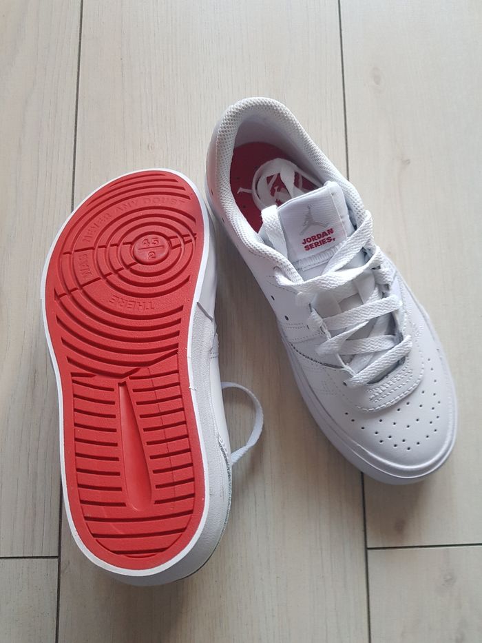 Superbe baskets Jordan blanches pointure 36,5 neuve - photo numéro 5