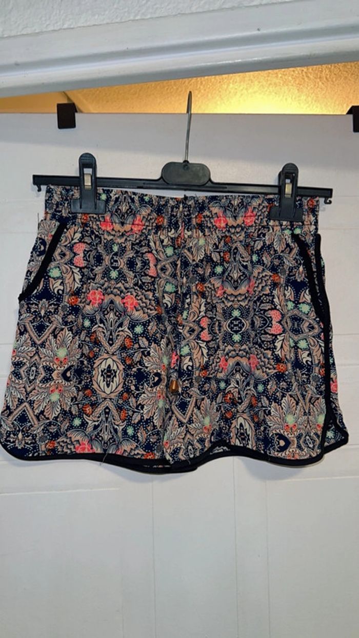 Mini short fleuri multicolore – Taille 34 - Comme Neuf - photo numéro 3