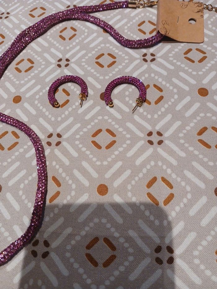 Parure collier et boucles d'oreilles neuve - photo numéro 2