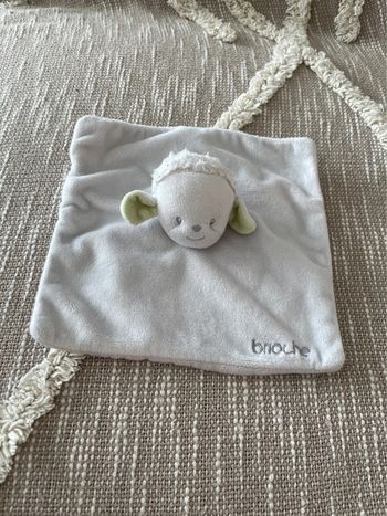 Peluche doudou plat 20cm brioche mouton brebis agneau blanc gris bon état
