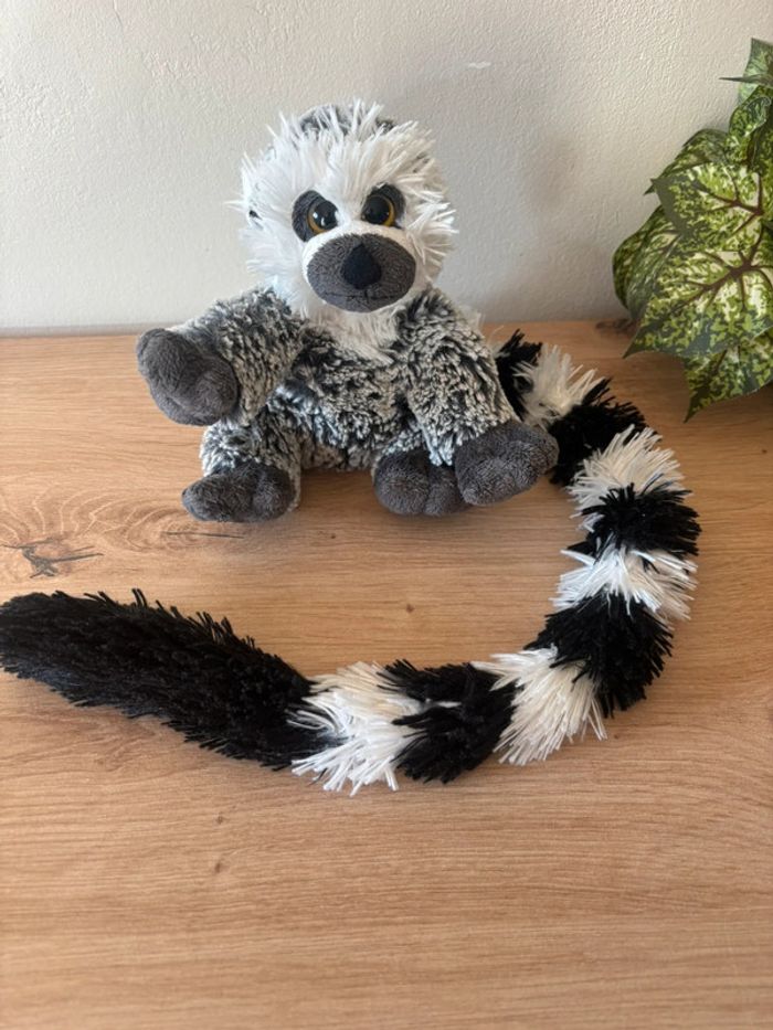 Doudou lémurien longue queue noir blanc gris nature planet