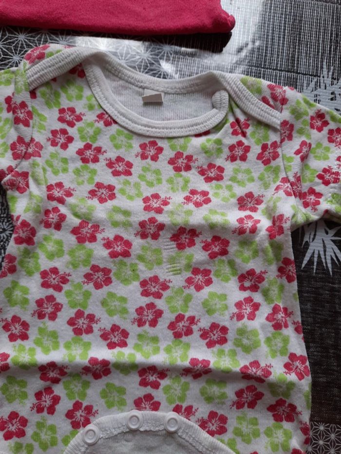 Lot 3 bodys 3 mois fille - photo numéro 4