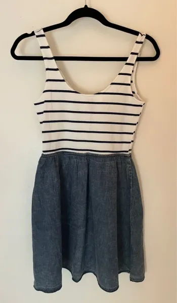 Robe marinière et jeans