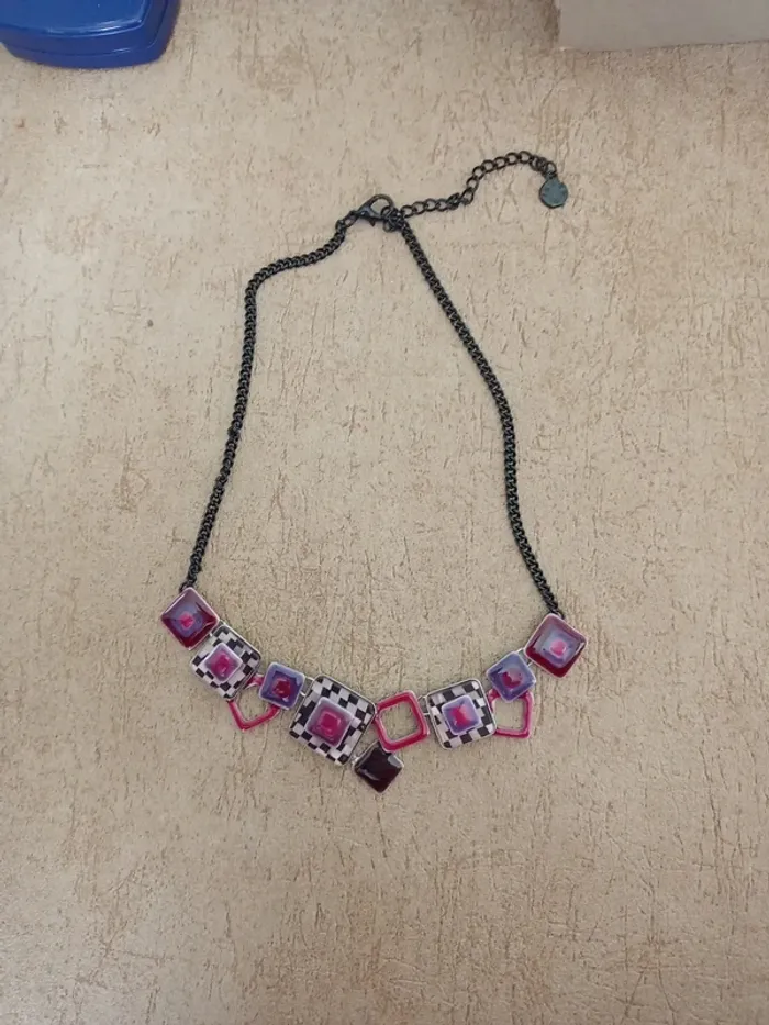 Collier original violet mauve noir