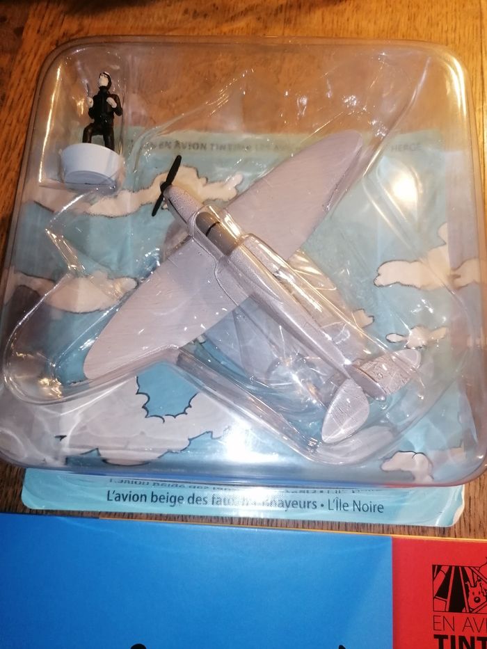Tintin Avion N18 L Avion beige des faux monnayeurs - photo numéro 2