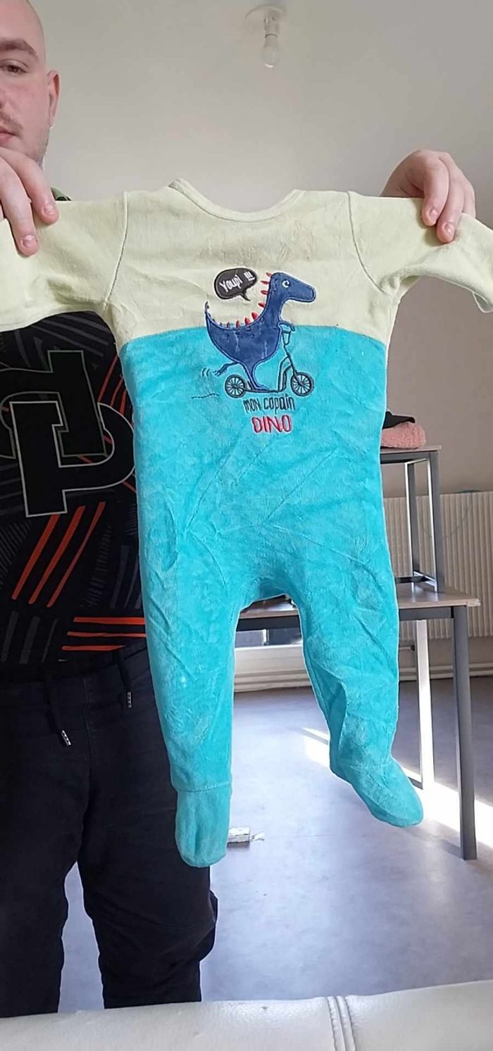 Vend pyjama 6 mois