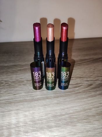 Lot de 3 rouges à lèvres métallique / pailleté violet, rouge, doré