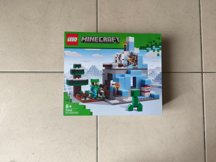 LEGO Minecraft 21243 : The Frozen Peaks