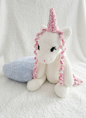 Peluche licorne 🌈 douce et moelleuse crocheté à la main neuve