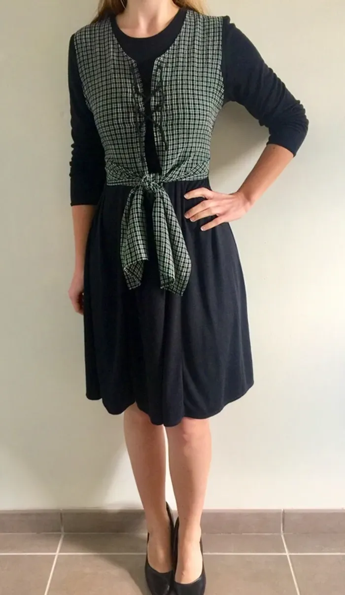 Robe noire et blanche - photo numéro 2