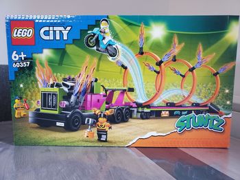 LEGO 60357 Stuntz - Le défi des Cascades , les cercles de Feux.