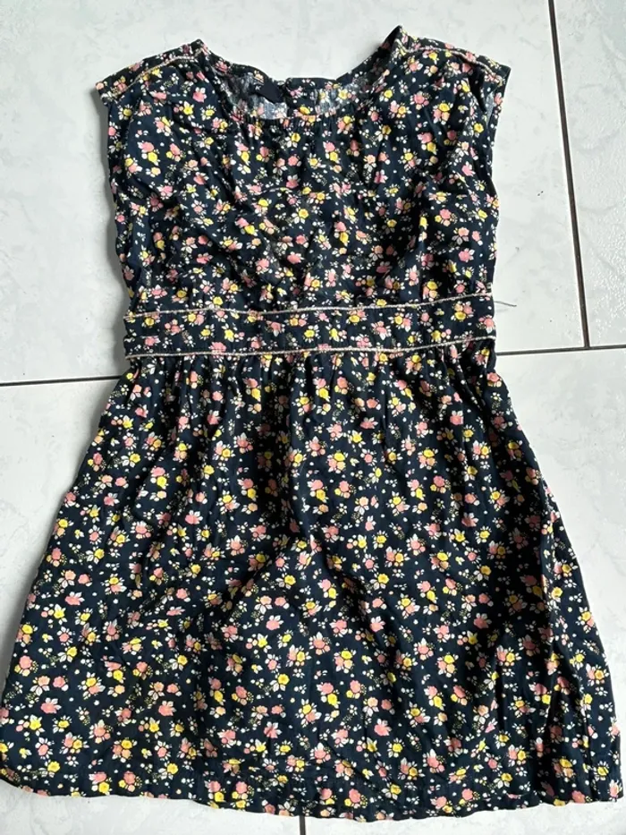 Robe fleurie avec chouchou - photo numéro 2