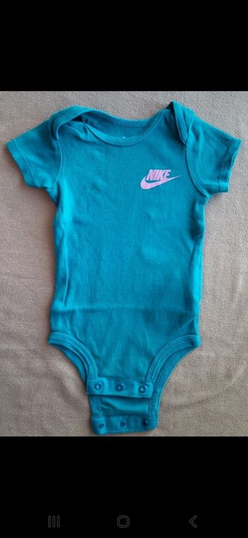 Lot de 2 bodies Nike