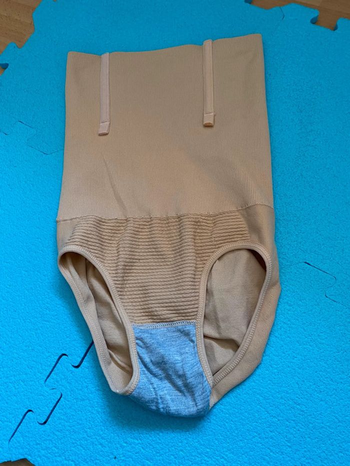 Culotte gainante couleur beige Taille M - photo numéro 4
