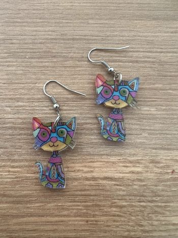 Boucles d’oreilles chats multicolores