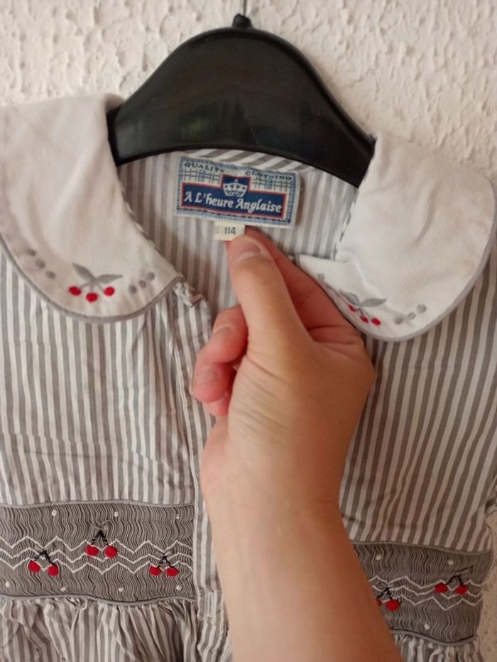 Robe rayée grise/blanche à motifs cerises 6ans - photo numéro 2