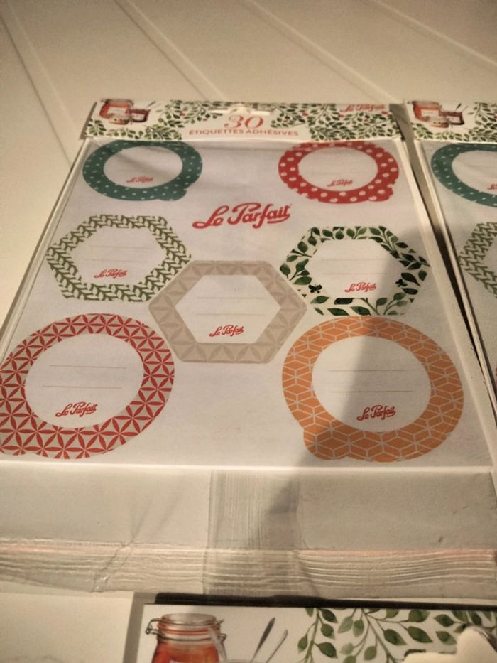 Lot de 90 étiquettes neuves de différentes formes le parfait - photo numéro 3