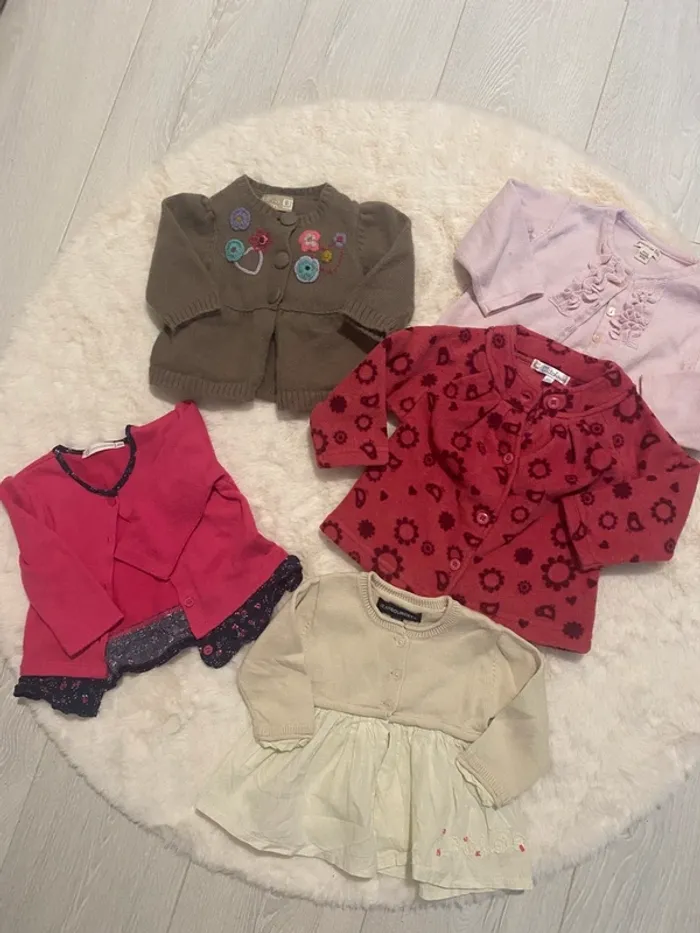 🖤🌸Lot vêtements fille 6 mois hiver 31 pièces  – Disney, Kiabi – TBE  parfait pour revendeur 🖤🌸 - photo numéro 4