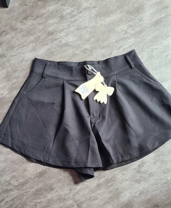 Short noir