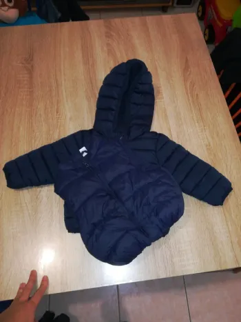 Lot d'une doudoune à manches longues et d'une doudoune sans manches en 12mois 74cm