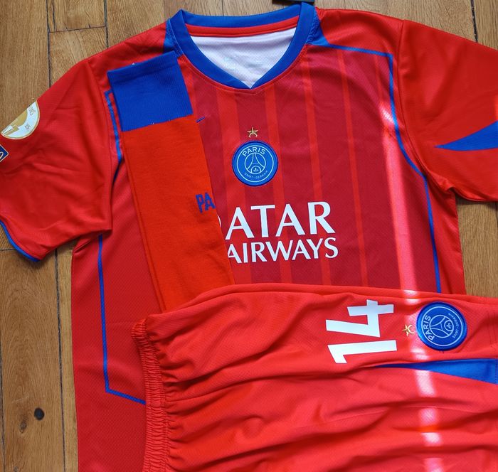 PSG désiré doué rouge taille 8 ans modèle 2026 avec étoile - photo numéro 5