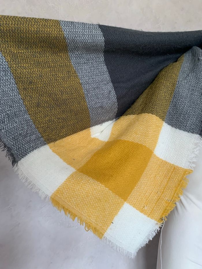 Écharpe jaune et grise - photo numéro 4