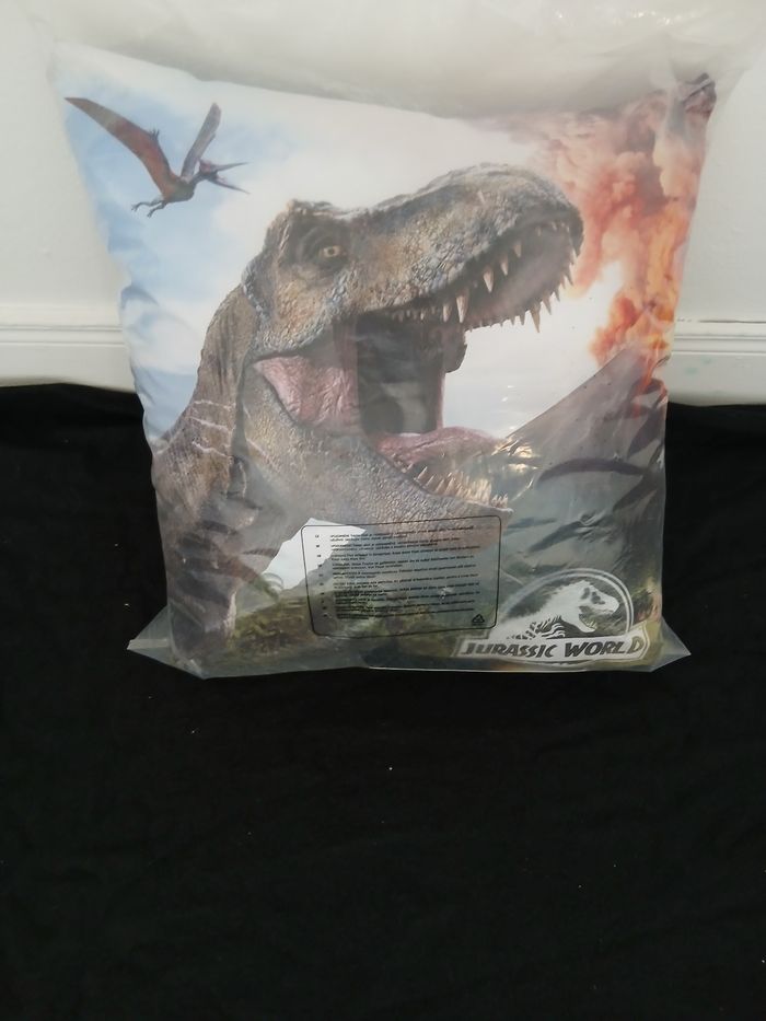 Coussin Jurassic World - photo numéro 2