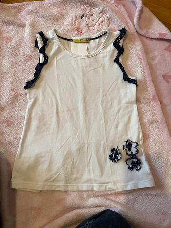 Haut blanc sans manches