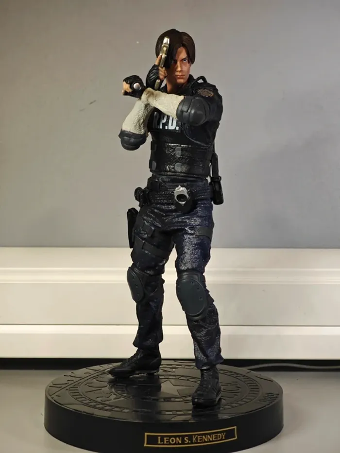 Figurine Resident Evil 2 : Leon 32cm neuve sans boîte