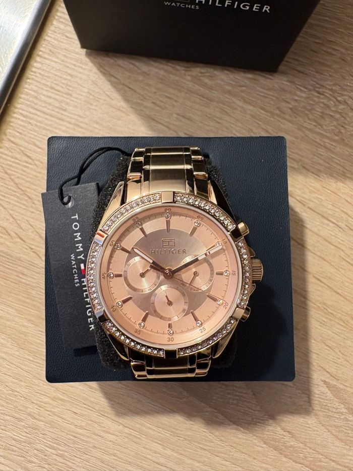Montre tommy hifilger - photo numéro 2