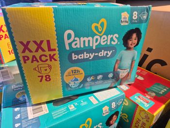 Couches pampers taille 8, 78 couches. 